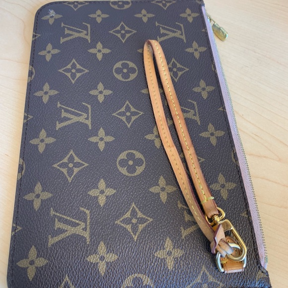 Louis Vuitton Monogram pouch MM size - Picture 2 of 8